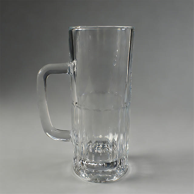 Chope à bière classique avec tasse en verre à motif de grande capacité 620 ml